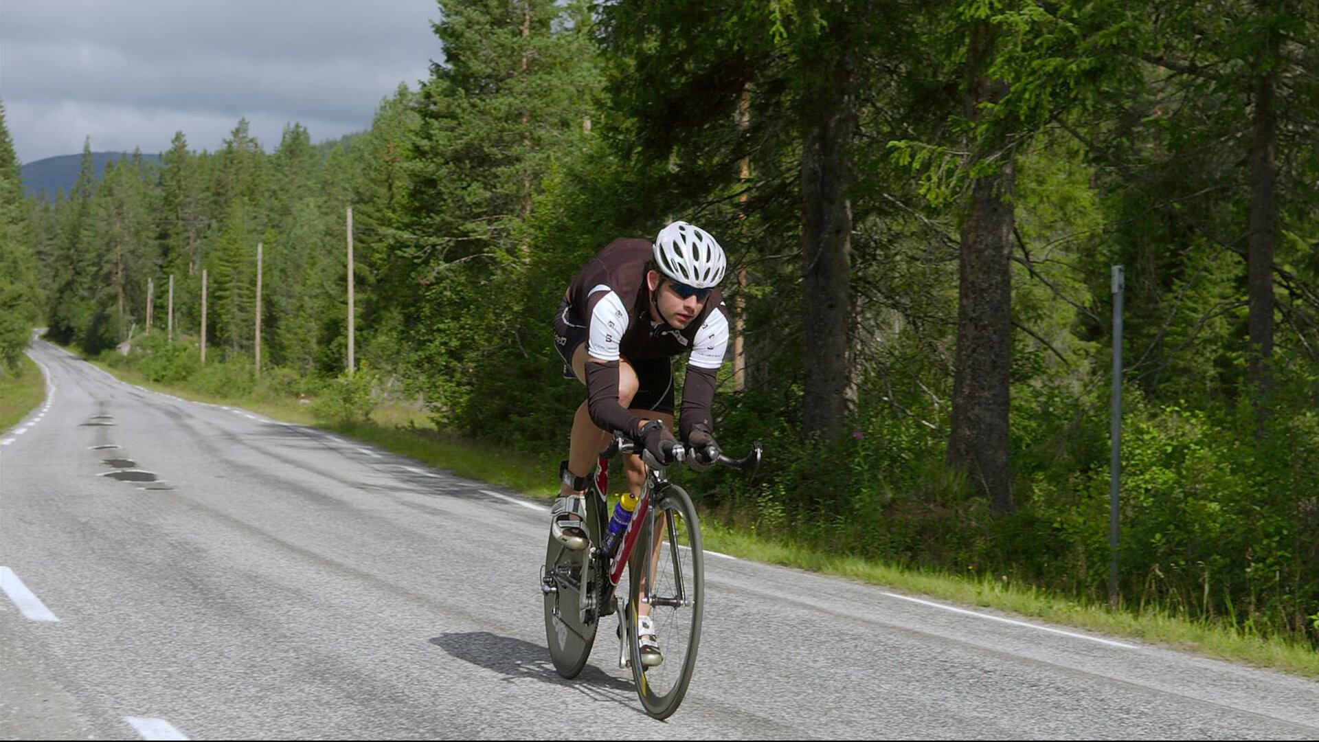 尼斯抢开局战术取得阶段性成效，尼斯球员中枪